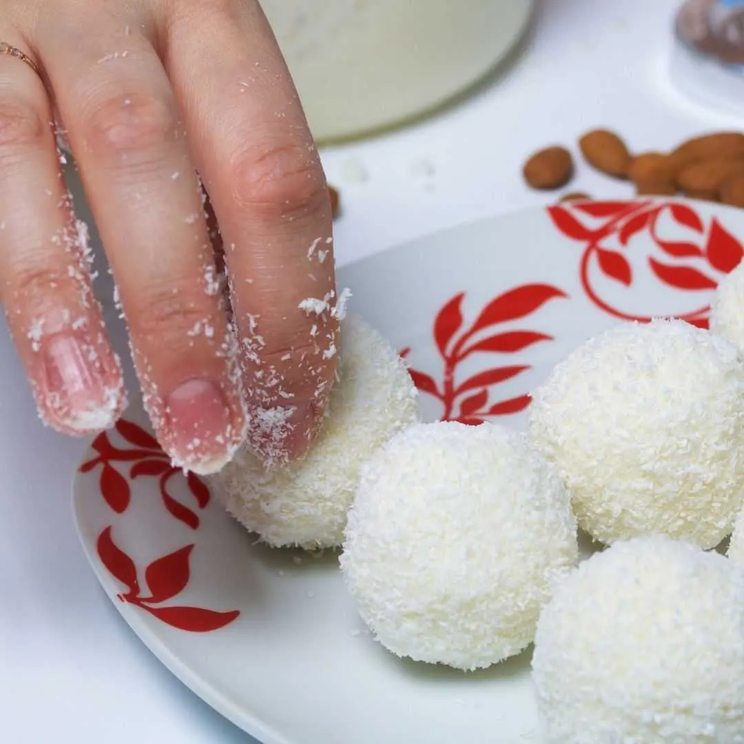 Vegan Raffaello Coconut Balls