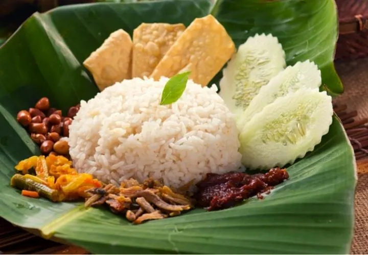 Malaysian Nasi Lemak (Easy Recipe)