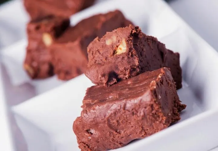 Vegan Fudge Easy Recipe (In 5 Minutes)
