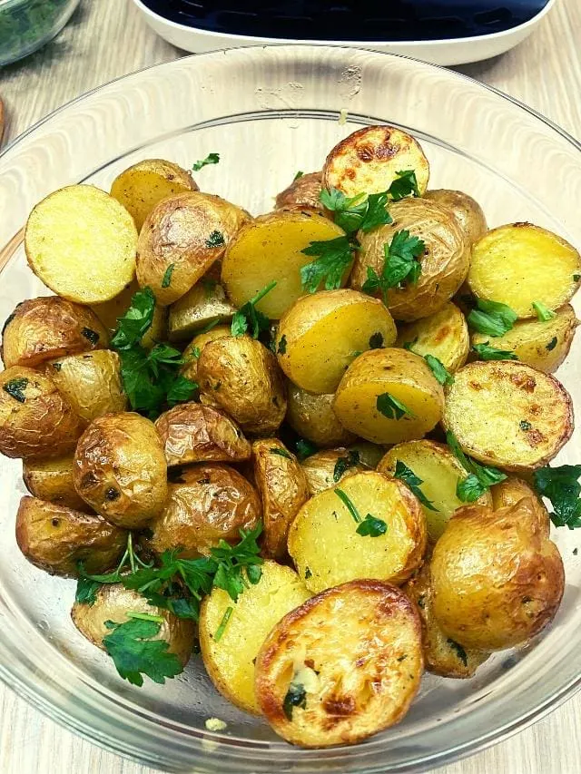 Air Fryer Baby Potatoes with Garlic Butter
