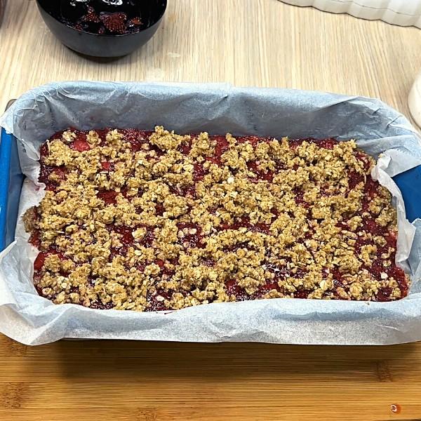 Irresistible Strawberry Jam Oatmeal Bars (Gluten-Free)