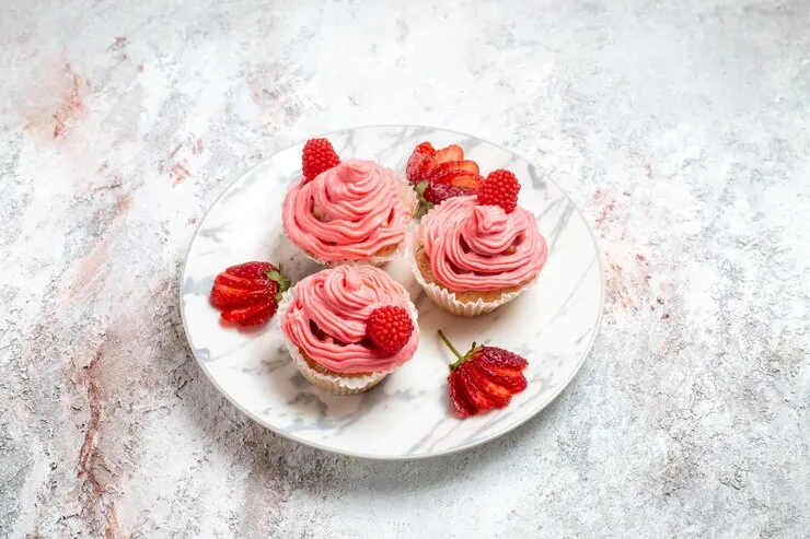 Front view pink strawberry cakes with fresh red strawberries white space
