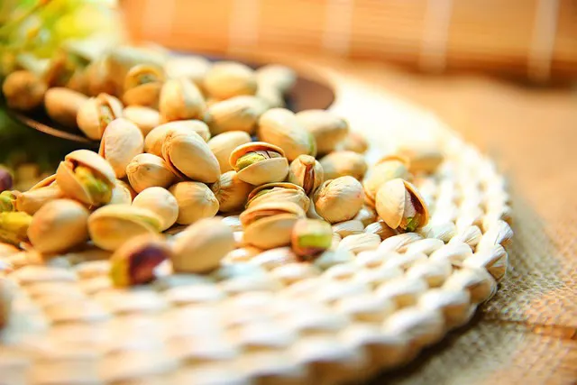 A refreshing pistachio smoothie, highlighting pistachios as a source of protein and fibre for summer enjoyment.