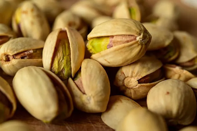  A refreshing pistachio smoothie, highlighting pistachios as a great source of protein for summer enjoyment.