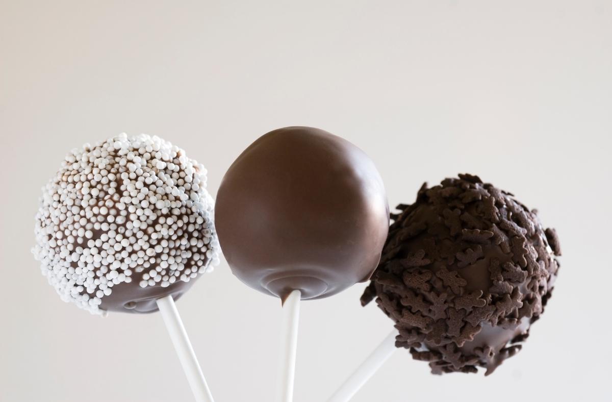 Easy and Tasty Vegan Cake Pops Recipe - Veganiac