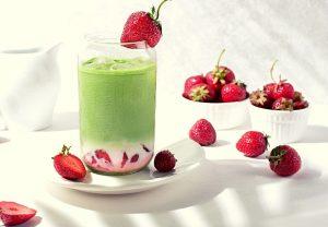 Strawberry Matcha Latte Recipe (Boba Guys Copycat) - Veganiac