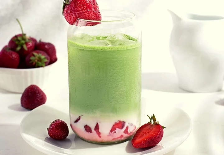 Strawberry Matcha Latte Recipe (Boba Guys Copycat)