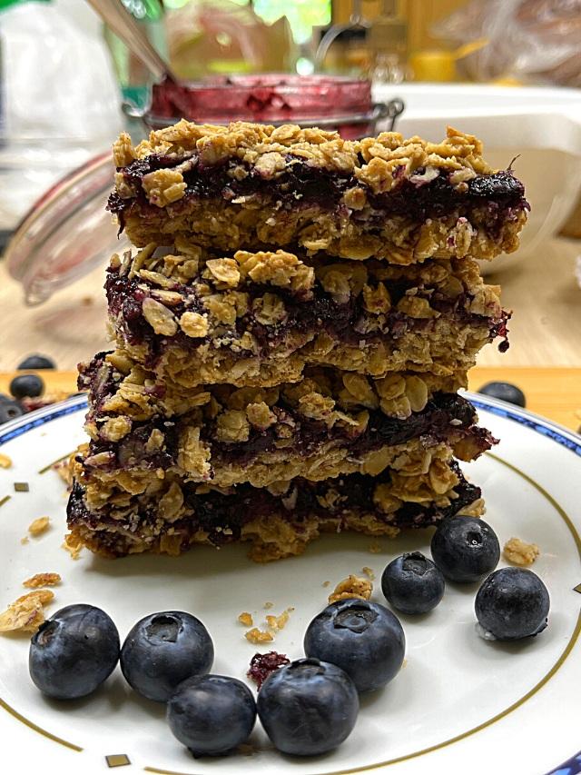 Blueberry Jam Oatmeal Bars Recipe (Gluten-Free)